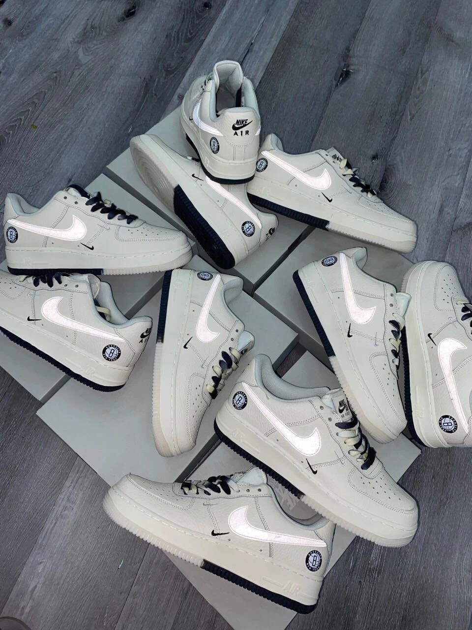 Giày sneaker nữ phong cách tại DeeGee
