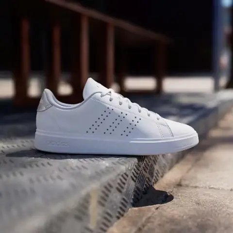 Giày sneaker trắng nữ Adidas Neo Advantage Clean có đáng mua?