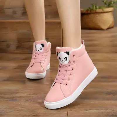 Gợi ý các mẫu giày thể thao cho bé gái 8 tuổi năng động