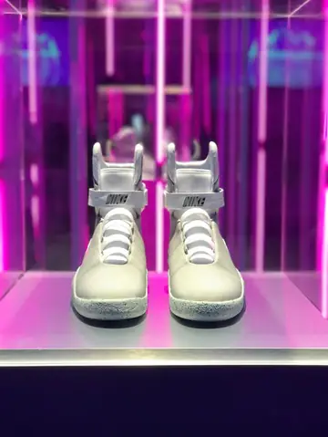 Giày tự buộc Back to the Future: Giá trị đấu giá và ý nghĩa