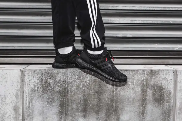 Giày Ultra Boost 4.0 Giá Bao Nhiêu? Phân Tích Sâu Rộng & Hướng Dẫn Chọn Size Giày Ultra Boost 4.0 Giá Bao Nhiêu? Phân Tích Sâu Rộng & Hướng Dẫn Chọn Size