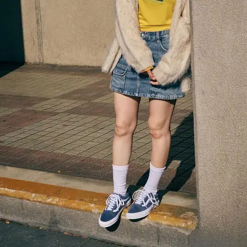 Vans Old Skool Da Trắng Sọc Xanh Dương: Đánh Giá Chi Tiết & Phối Đồ Vans Old Skool Da Trắng Sọc Xanh Dương: Đánh Giá Chi Tiết & Phối Đồ