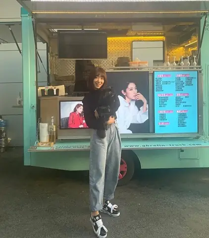 Vì Sao Hàng Loạt Sao Hàn Khoe Giày Của G-Dragon Gây Sốt?