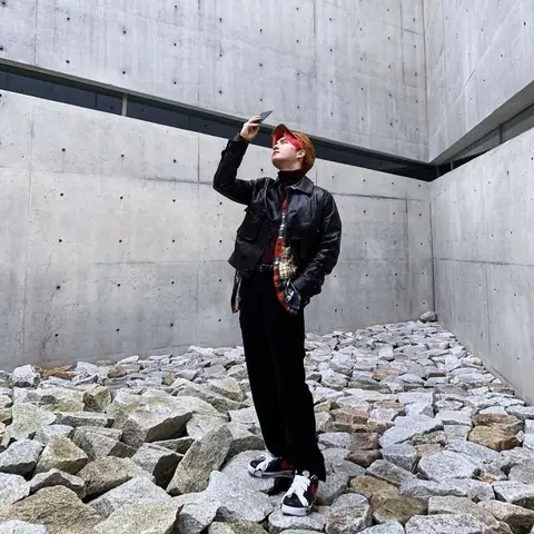 Vì Sao Hàng Loạt Sao Hàn Khoe Giày Của G-Dragon Gây Sốt?