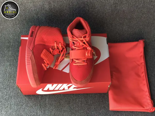 Khám Phá Hình Ảnh Giày Nike Air Yeezy 2 Red October Chi Tiết Khám Phá Hình Ảnh Giày Nike Air Yeezy 2 Red October Chi Tiết
