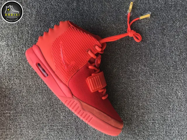 Khám Phá Hình Ảnh Giày Nike Air Yeezy 2 Red October Chi Tiết Khám Phá Hình Ảnh Giày Nike Air Yeezy 2 Red October Chi Tiết