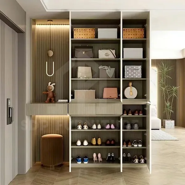 Tủ giày cao kịch trần có nhiều ngăn lưu trữ đồ tiện lợi