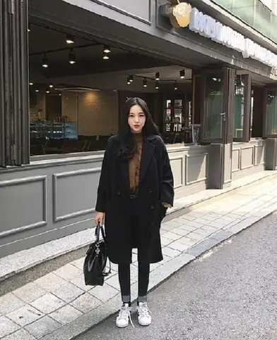 Combo áo dạ dáng dài, skinny jeans và giày sneaker vải - xuống phố chuẩn như fashionista Combo áo dạ dáng dài, skinny jeans và giày sneaker vải - xuống phố chuẩn như fashionista