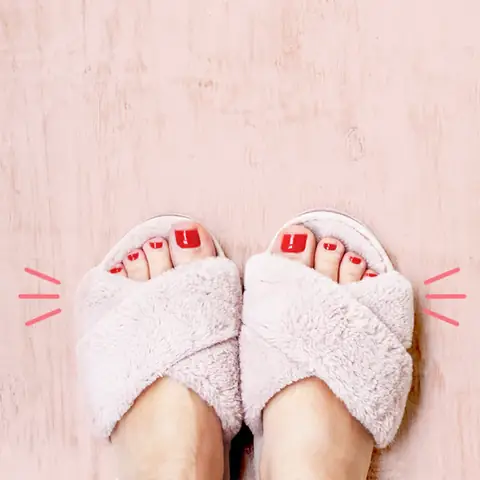 Làm gì khi giày cao gót tróc da? Cách xử lý hiệu quả tại nhà