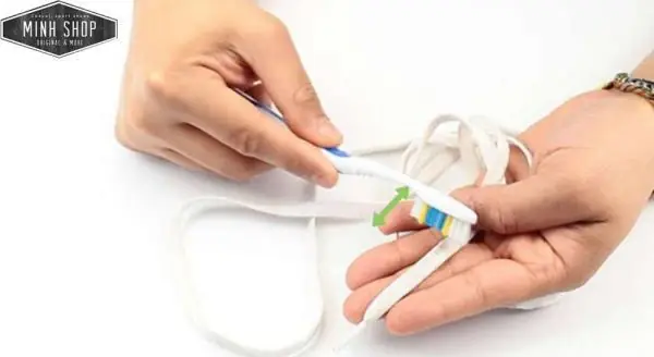 Làm sạch giày Converse bằng xi đánh giày: Hướng dẫn chi tiết Làm sạch giày Converse bằng xi đánh giày: Hướng dẫn chi tiết