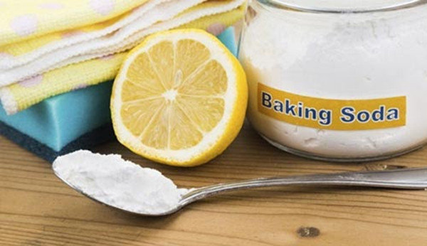 Làm sạch giày thể thao trẻ em với baking soda vô cùng sạch