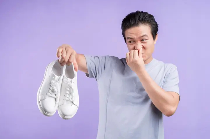 Bí quyết khử mùi hôi giày hiệu quả ngay tại nhà