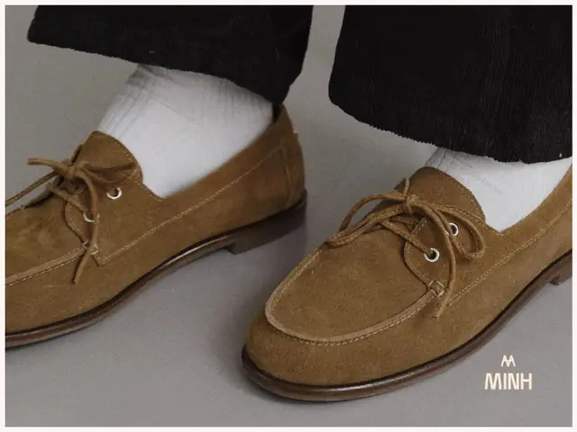 Top 7 Mẫu Giày Da Lộn Đẹp Hiệu Camel Sneaker Nổi Bật