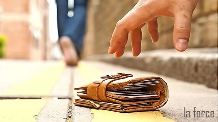 Mơ Thấy Đôi Giày Đánh Đề Con Gì? Giải Mã Giấc Mơ Chi Tiết