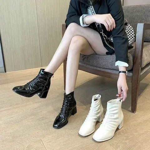 Mua Giày Boot Có Nên Rộng Hơn Size: Hướng Dẫn Chọn Chuẩn Mua Giày Boot Có Nên Rộng Hơn Size: Hướng Dẫn Chọn Chuẩn