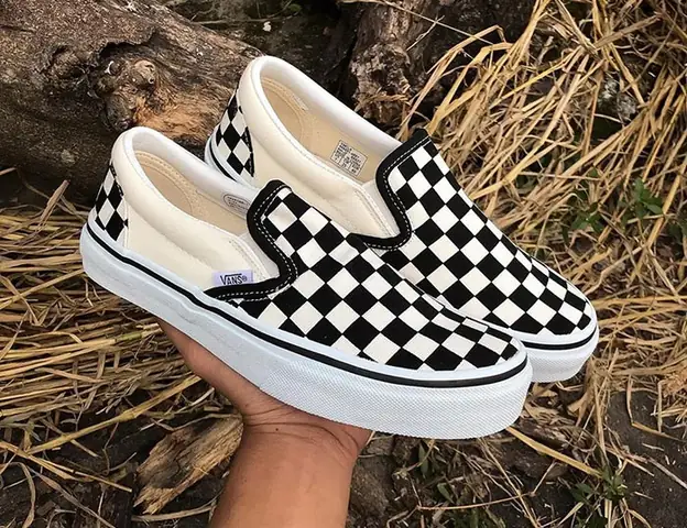Hướng dẫn mua Vans Vault OG Slip On Black chuẩn nhất Hướng dẫn mua Vans Vault OG Slip On Black chuẩn nhất