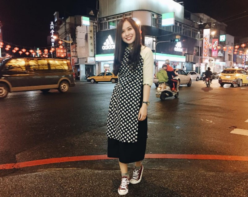 Năng động xuống phố cùng sneakers