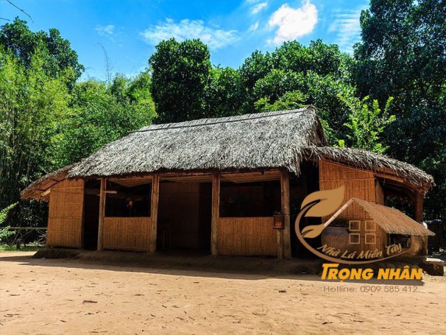 Tôi Đã Khóc Khi Không Có Giày Để Đi: Nỗi Niềm Làng Quê Bên Dòng Sông Ký Ức