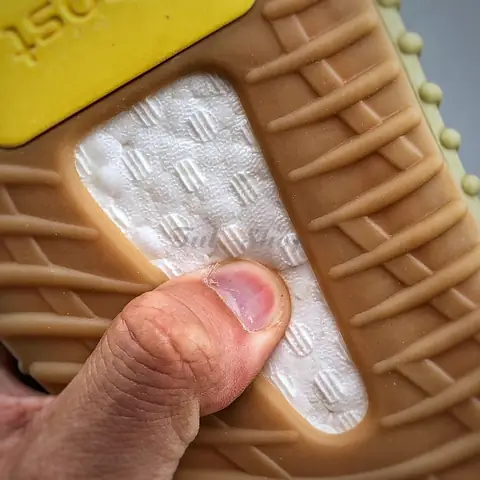 Phụ kiện giày Yeezy 350 Oreo rep 1:1: Chọn gì cho chuẩn? Phụ kiện giày Yeezy 350 Oreo rep 1:1: Chọn gì cho chuẩn?