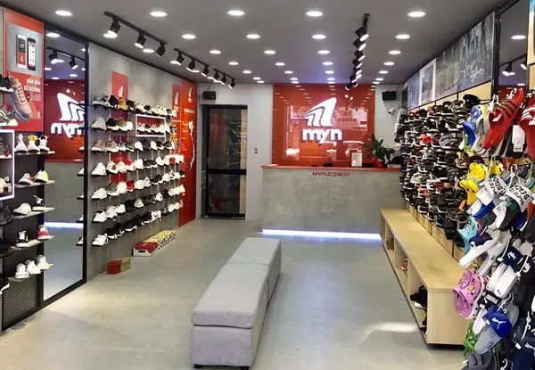 1.2 MYN - Hệ thống shop giày Sandal nam Đà Nẵng lớn