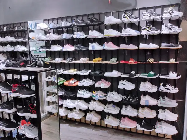 Hướng dẫn tìm shop giày thể thao ở chợ Phường 3 chất lượng