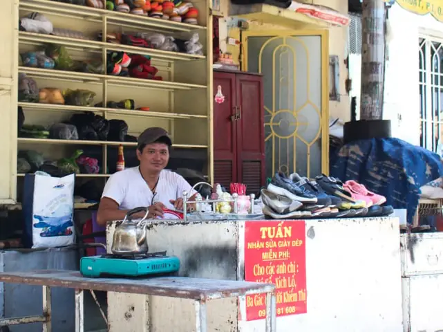Nơi Sửa Giày Miễn Phí Cho Người Nghèo: Thực Trạng và Cơ Hội