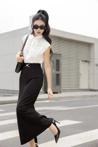 Phối váy midi với giày boot đi tiệc: Bí quyết tỏa sáng mọi bữa tiệc Phối váy midi với giày boot đi tiệc: Bí quyết tỏa sáng mọi bữa tiệc
