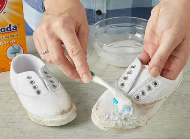 Hướng Dẫn Vệ Sinh Giày Bằng Dung Dịch Vệ Sinh Giày Hiệu Quả Hướng Dẫn Vệ Sinh Giày Bằng Dung Dịch Vệ Sinh Giày Hiệu Quả