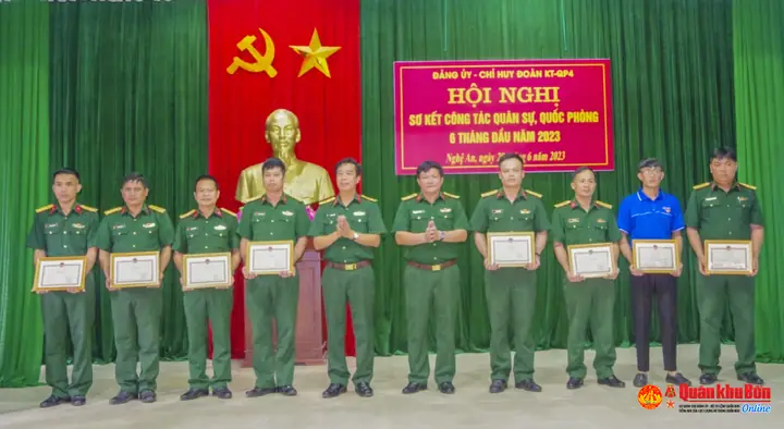 Xịt Khử Mùi Giày Của Bộ Quốc Phòng: Thực Hư Và Lựa Chọn Thay Thế Hiệu Quả
