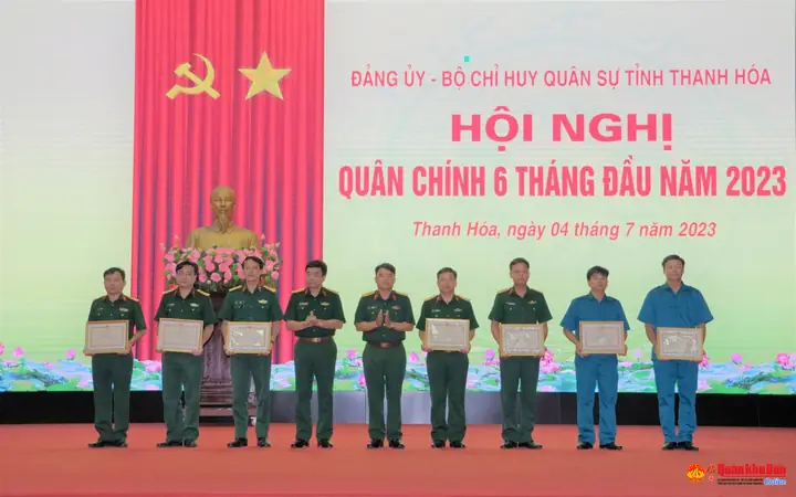Xịt Khử Mùi Giày Của Bộ Quốc Phòng: Thực Hư Và Lựa Chọn Thay Thế Hiệu Quả