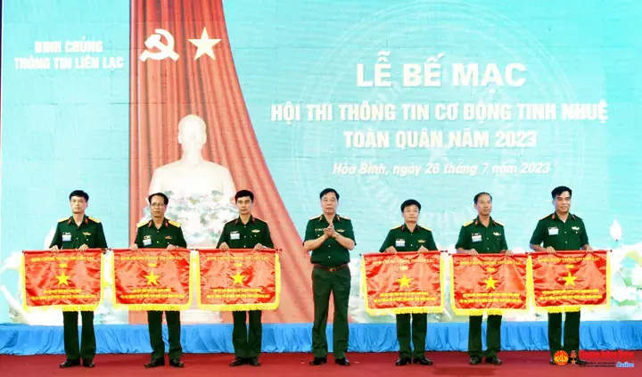 Xịt Khử Mùi Giày Của Bộ Quốc Phòng: Thực Hư Và Lựa Chọn Thay Thế Hiệu Quả