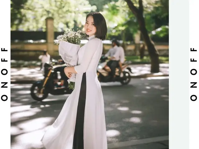 Áo dài trắng mặc quần màu đen