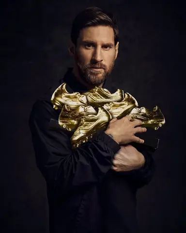 Messi giành Chiếc giày vàng, lập kỷ lục vô tiền khoáng hậu