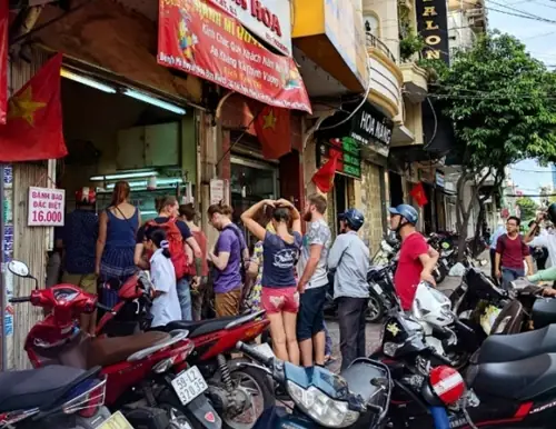 Bánh Mì Muối Ớt Số 1 Hàng Giày: Điểm Đến Ẩm Thực Phố Giày Hà Nội