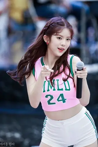 Bí Quyết Giúp Sao K-pop Mang Giày Không Bị Rơi Khi Biểu Diễn Trên Sân Khấu Bí Quyết Giúp Sao K-pop Mang Giày Không Bị Rơi Khi Biểu Diễn Trên Sân Khấu