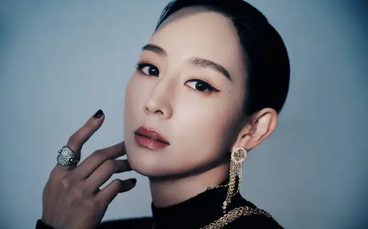Bí Quyết Giúp Sao K-pop Mang Giày Không Bị Rơi Khi Biểu Diễn Trên Sân Khấu