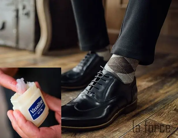 7. Cách làm mềm da giày bằng Vaseline
