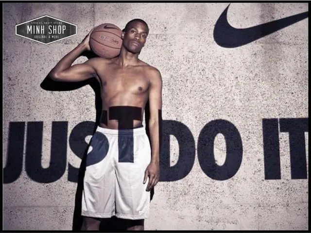 1. Sơ lược về lịch sử thương hiệu Nike 1. Sơ lược về lịch sử thương hiệu Nike