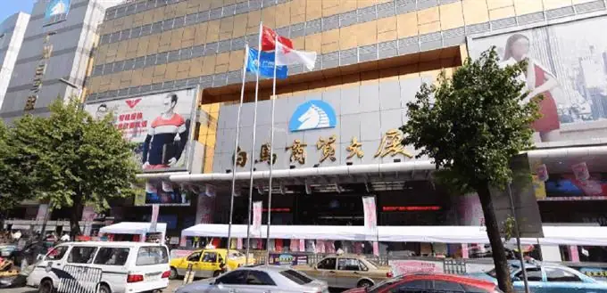 1. Chợ Bạch Mã