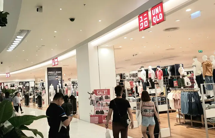 Thị Trường Thời Trang Việt Nam Đang Chứng Kiến Sự Cạnh Tranh Gay Gắt Từ Các Thương Hiệu Thời Trang Ngoại Nhập.