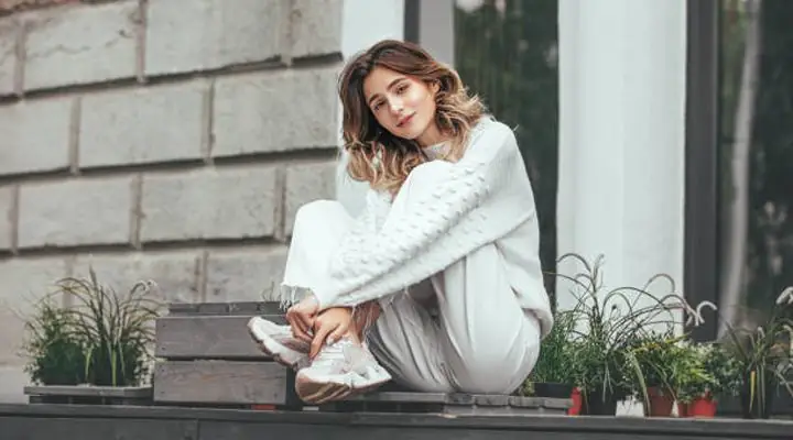 Tổng Hợp 7 Cách Mix Đồ Với Giày Sneaker Nữ Siêu Cá Tính