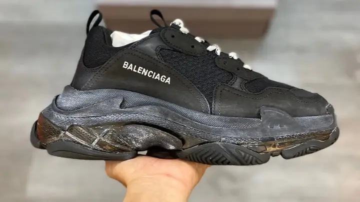 Khám Phá Các Phiên Bản Giày Balenciaga Triple S Màu Xanh