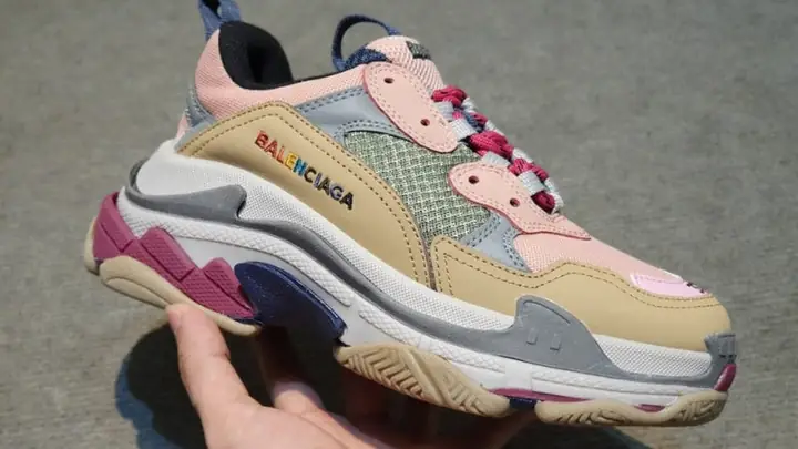 Khám Phá Các Phiên Bản Giày Balenciaga Triple S Màu Xanh