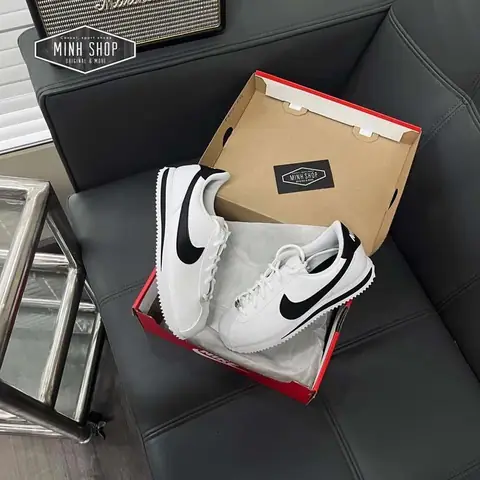 2. Giày thể thao nữ Nike Cortez