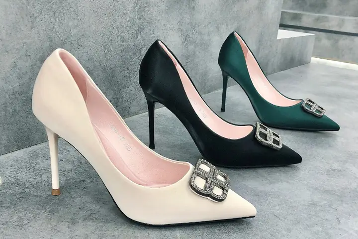 9. Shop giày dép Hoàng Gia 9. Shop giày dép Hoàng Gia