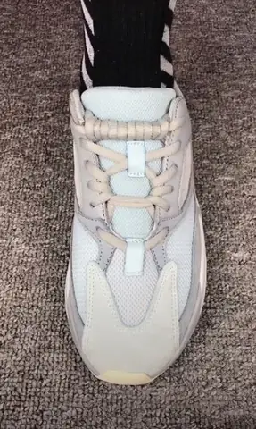 buộc dây giày yeezy 700, dây giày yeezy 700, dây giày yeezy 700 static, buộc dây giày yeezy 700 static, xỏ dây giày yeezy 700, cột dây giày yeezy 700, cách buộc dây giày yz700, buộc dây giày yz700, cách buộc dây giày yz700 đẹp, cách buộc dây giày yz700 đơn giản