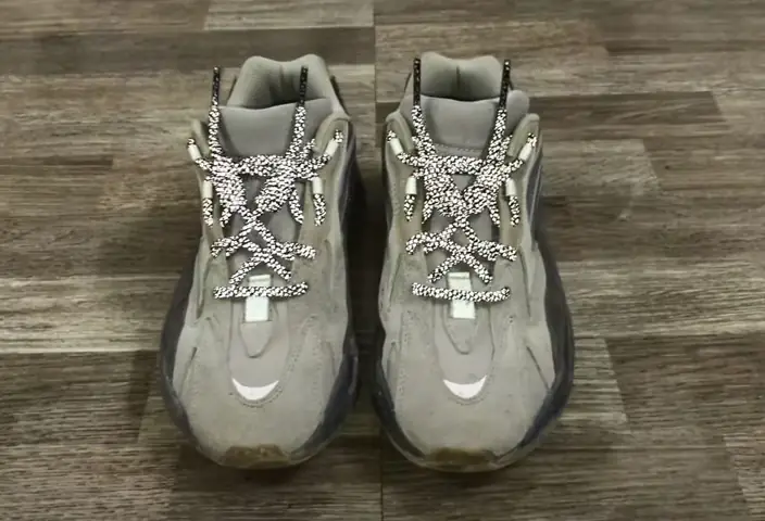 Buộc dây giày Yeezy 700 kiểu sừng trâu Buộc dây giày Yeezy 700 kiểu sừng trâu