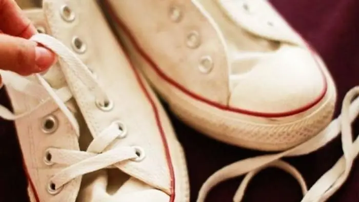 Cách giặt giày Converse không bị phai màu Cách giặt giày Converse không bị phai màu
