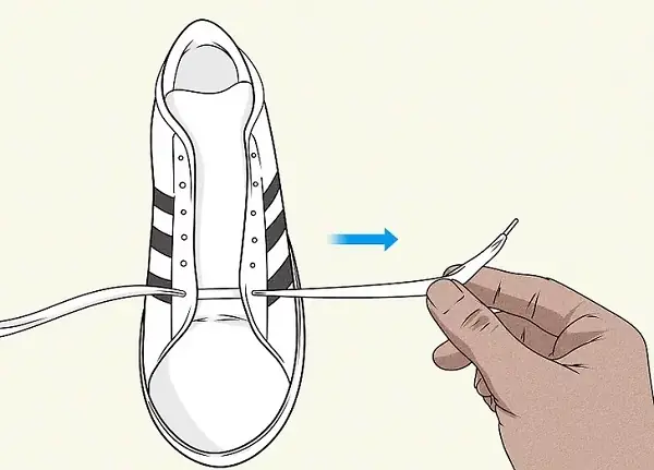 Bước 7: Xỏ Lại Dây Giày Và Gắn Miếng Lót
