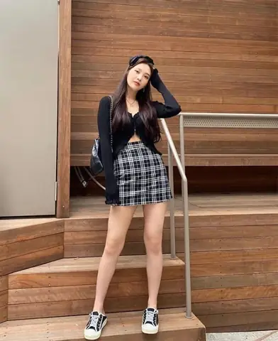 8 Cách Mix Giày Thể Thao Fila Với Váy Thêm Phần Năng Động
